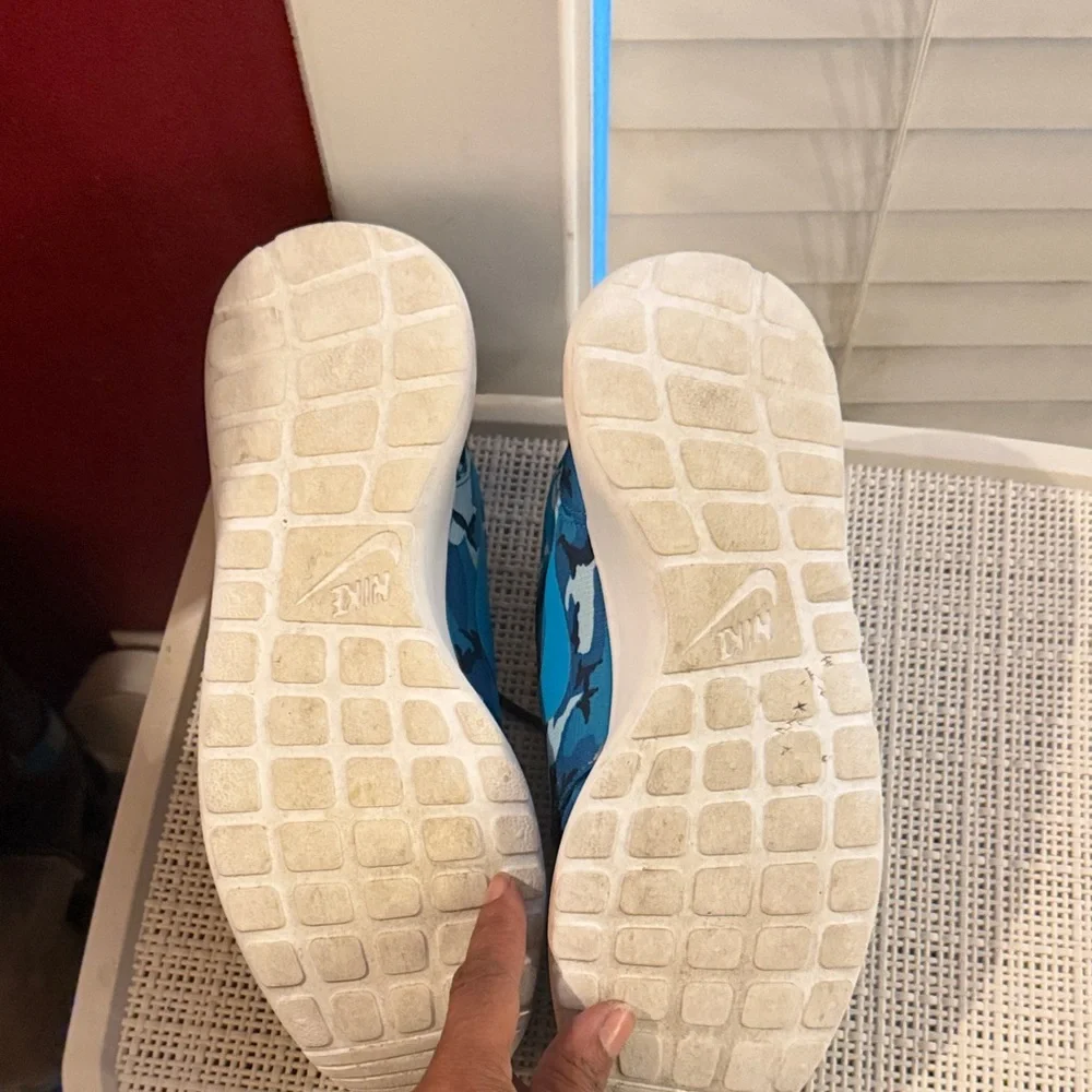 Nike Blue and White Camouflage Athletic Shoes - Picture 4 of 6